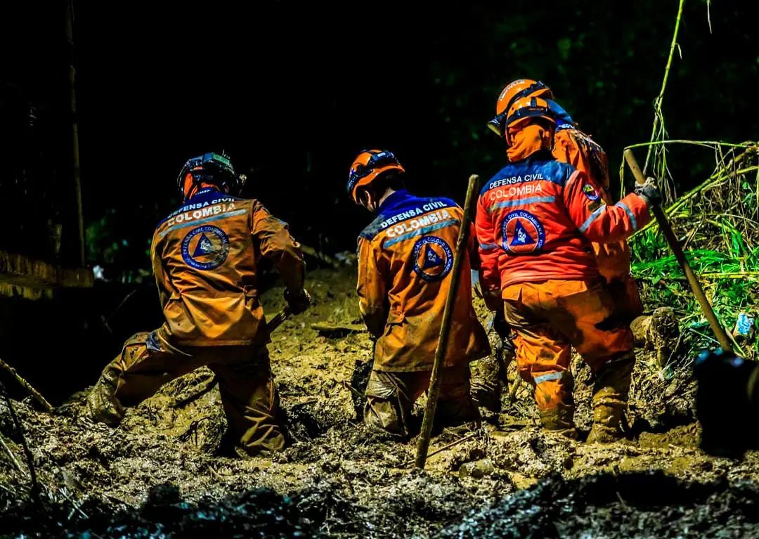 La emergencia ha movilizado a los organismos de socorro, quienes trabajan sin descanso en las labores de búsqueda y rescate. Foto: Camilo Suárez Echeverry