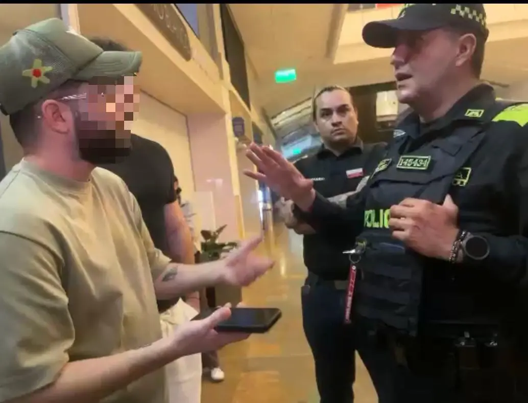 El presunto agresor fue detenido por la Policía en un centro comercial del Medellín. FOTO: Cortesía