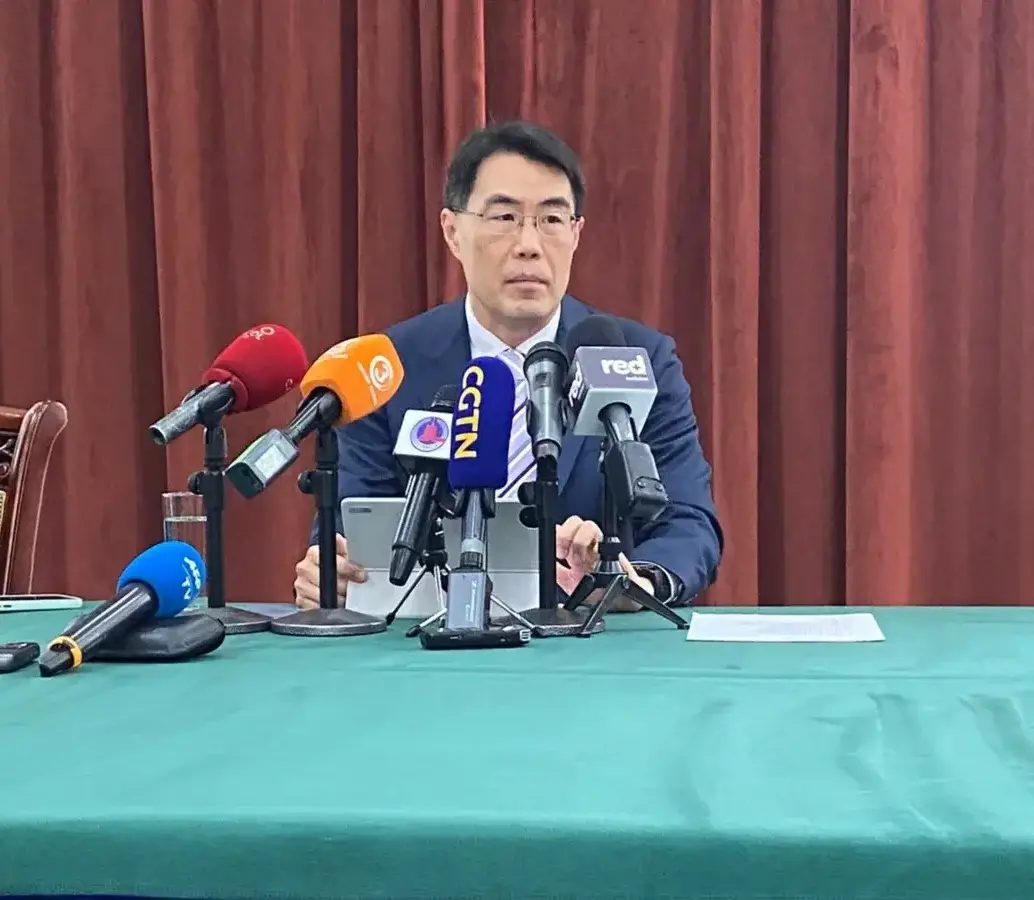 El embajador de China en Colombia Zhu Jingyang reforzó la idea de que la adhesión de Colombia en la Ruta de la Seda traerá muchos beneficios. FOTO: Cortesía