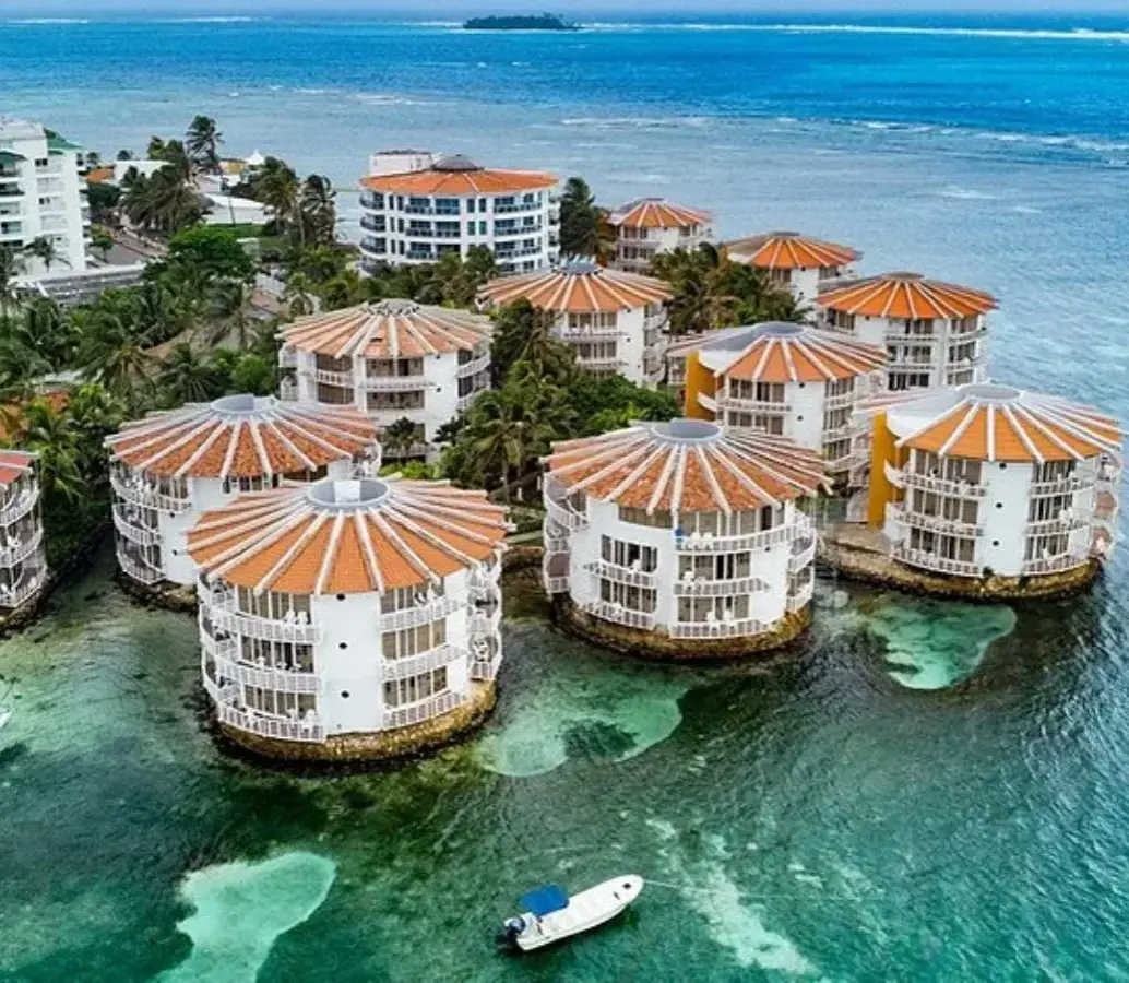 El Hotel Aquarium es operado por Decameron desde 1998, aunque la propiedad del inmueble pertenece a un tercero y actualmente está bajo el control de la Sociedad de Activos Especiales (SAE). FOTO: Cortesía La República