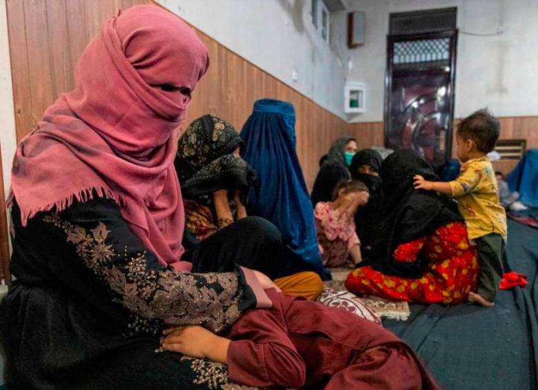 Talibanes ordenaron el cierre de los salones de belleza y peluquerías en  Afganistán