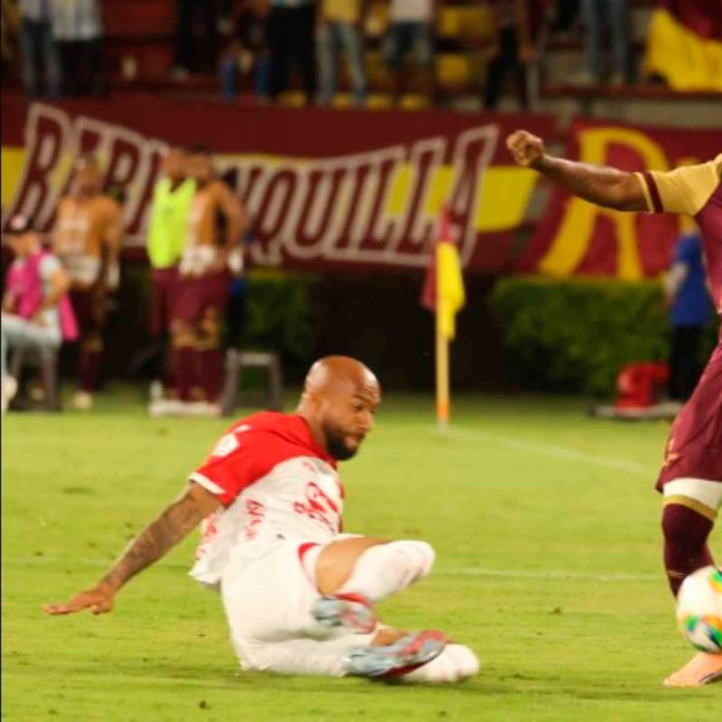 La victoria de Deportes Tolima 1-0 ante Santa Fe dejó a los dirigidos por Lucas González como líderes solitarios del cuadrangular B a falta de dos fechas para la final. FOTO TOMADA X @cdtolima