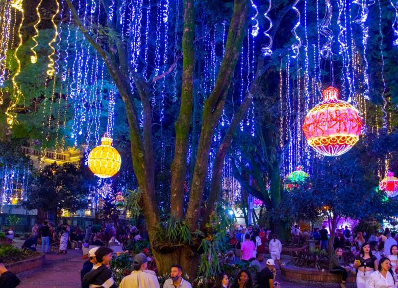 Los municipios del área metropolitana del Aburrá abren sus puertas a los visitantes con sus luces de colores.