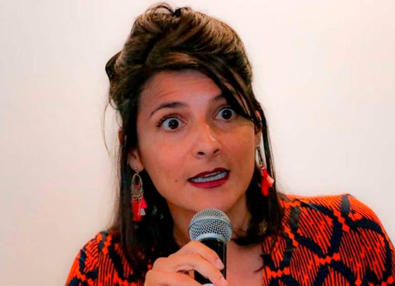 La nueva ministra de Minas y Energía, Irene Vélez tendrá la tarea de liderar la transición hacia una economía no extractivista. FOTO Colprensa.