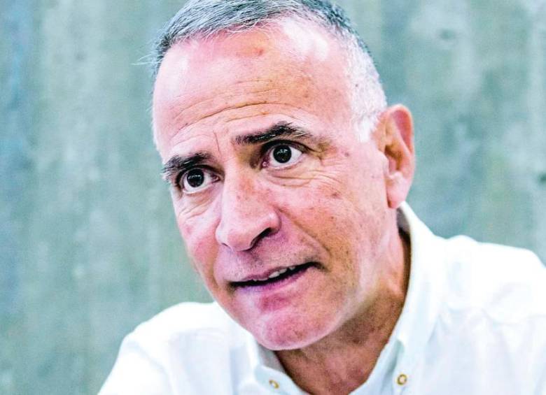 “Diálogos con el Gobierno envalentonan al Clan del Golfo, que está en expansión”: secretario de Seguridad de Antioquia