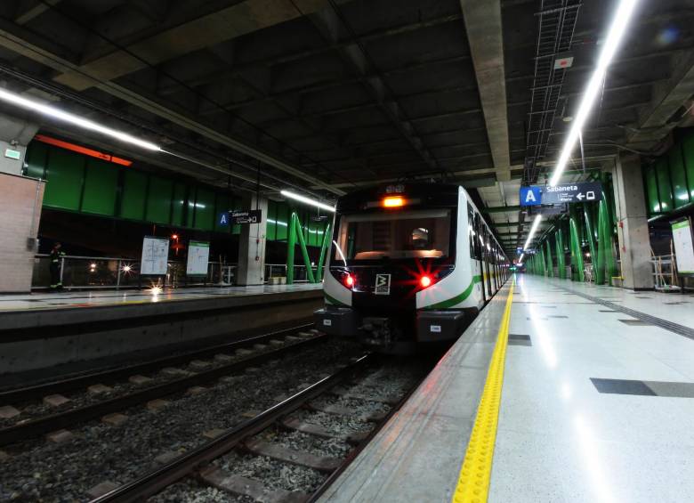 Un tren del sistema Metro aguardando la salida de la estación Sabaneta. FOTO: Cortesía