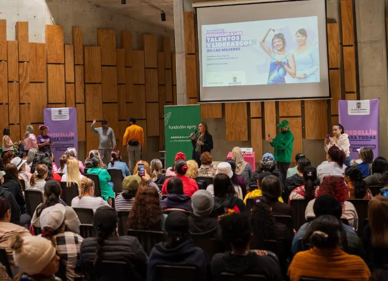 Imagen de referencia de una premiación de “Estímulos a los Talentos y Liderazgos de las Mujeres de Medellín 2026”. FOTO: Cortesía