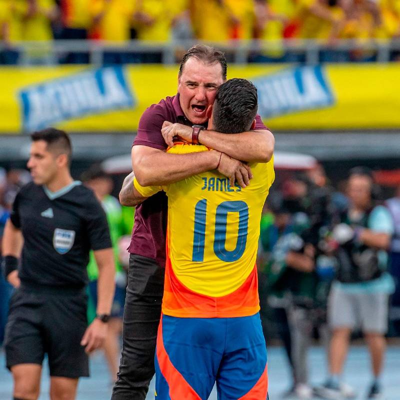 Colombia jugará amistosos ante Croacia, Francia y Jordania antes de su debut en la Copa del Mundo. En la imagen, James con Néstor Lorenzo. FOTO: JUAN ANTONIO SÁNCHEZ