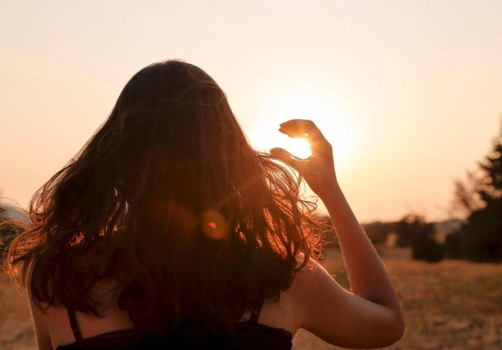 La radiación solar puede afectar especialmente a la retina y ser factor de riesgo de degeneración macular, según experta. Foto cortesía Europa Press / Miranza