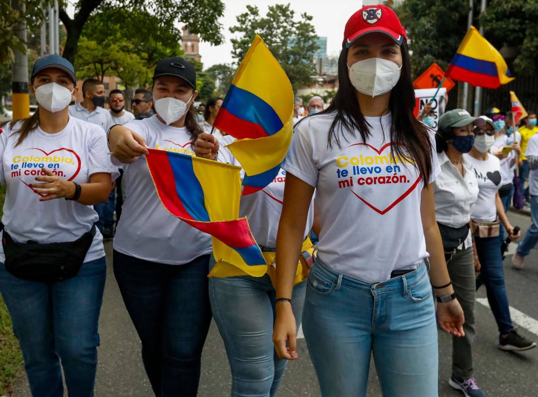 Una iniciativa ciudadana, conocida como “Colombia te llevo en el corazón”, convocó este domingo a una marcha pacífica en Medellín. Foto: Manuel Saldarriaga Quintero.