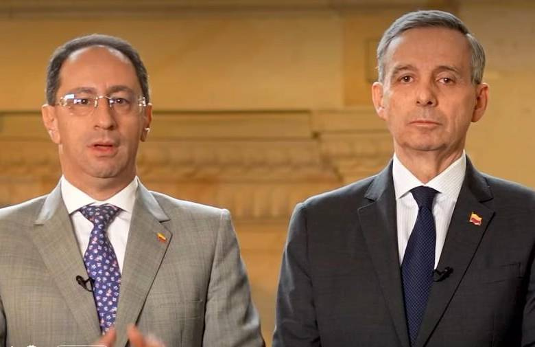 El vicepresidente José Manuel Restrepo y el ministro de Hacienda, Miguel Gómez. FOTO: Video Presidencia.