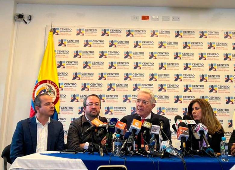 El expresidente le expresó a Gustavo Petro las preocupaciones del Centro Democrático sobre el gobierno entrante. FOTO: CORTESÍA CENTRO DEMOCRÁTICO