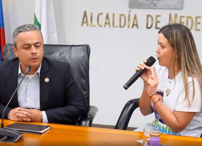 Camila Villamizar llevaba puesta una camiseta con el rostro de Quintero estampado. FOTO: CAPTURA DE PANTALLA 