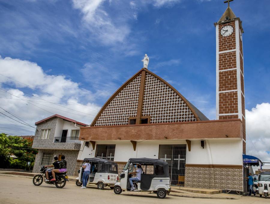 Los cinco cuerpos sin vida de las víctimas fueron llevados al casco urbano de Vegachí para luego ser trasladados a Medellín para las labores forenses. FOTO: <b>JUAN ANTONIO SÁNCHEZ</b>