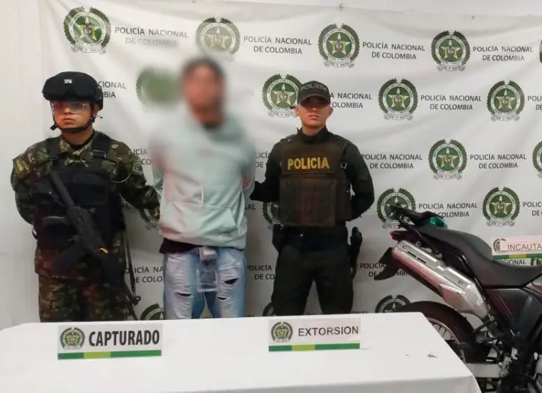 El presunto delincuente deberá responder por el delito de extorsión. Le decomisaron dos celulares y una moto. FOTO POLICÍA