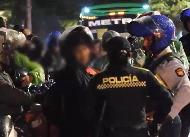 Un local comercial fue sellado temporalmente tras operativo de la Policía en San Javier, Medellín. FOTO: CAPTURA DE VIDEO POLICÍA