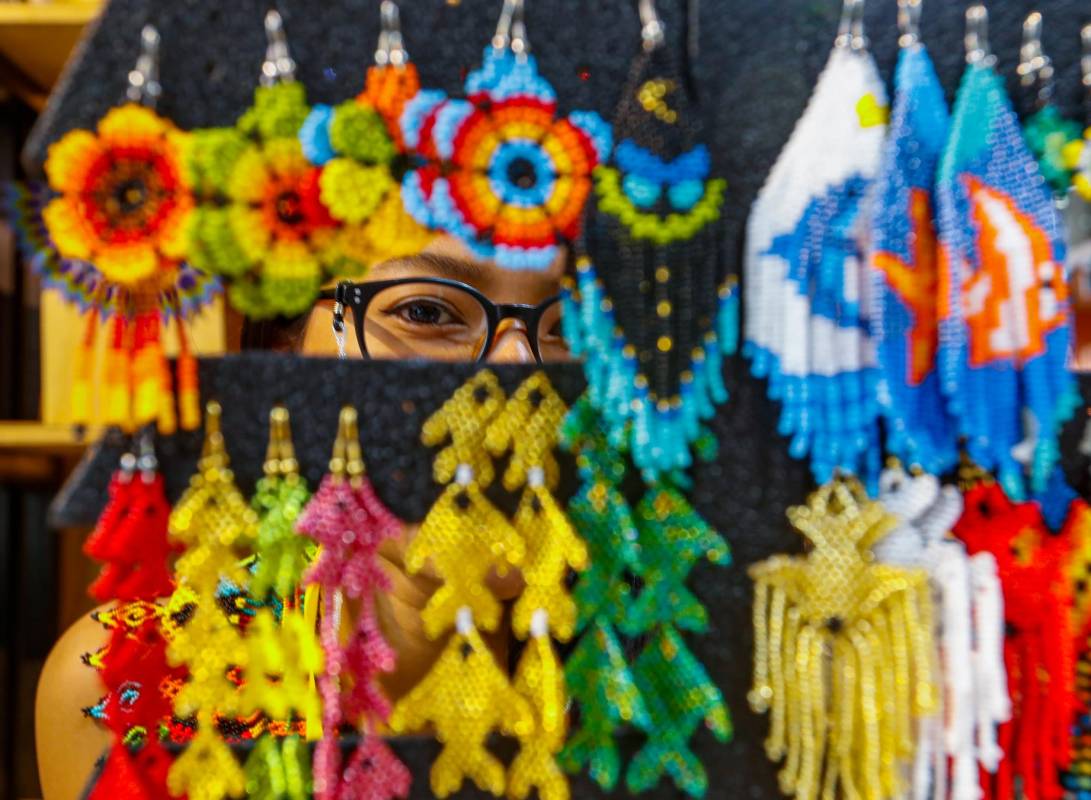 En la feria se puede disfrutar de artesanías tradicionales de todas las regiones de Colombia, artesanías contemporáneas para el hogar, la decoración, instrumentos musicales e infantiles, así como joyería, bisutería y prendas de vestir. Foto: Manuel Saldarriaga