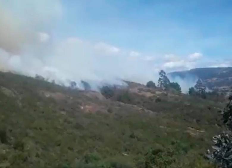 Incendio forestal en Guatavita, Cundinamarca. FOTO: Captura de video Gobernación de Cundinamarca