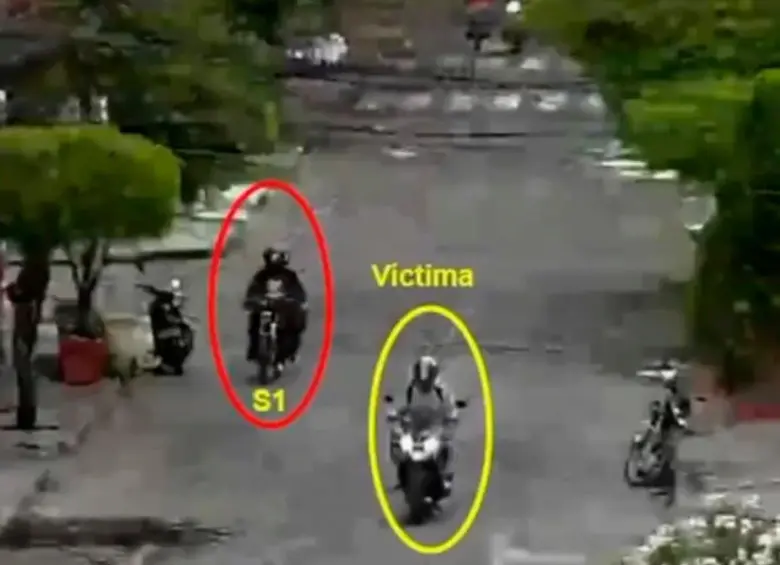 Con análisis de video como este, la Policía identificó los vehículos implicados en el homicidio del guardián del Inpec en Palmira, Valle. IMAGEN TOMADA DE VIDEO POLICIAL.