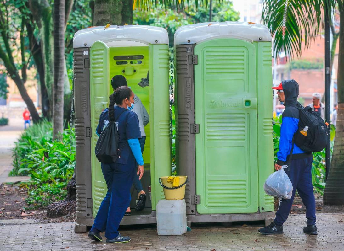 Las baterías sanitarias recién instaladas están repartidas así: 5 en el Parque San Antonio, 2 en la Veracruz, 3 en el Parque Berrío, 2 en el Parque Bolívar, 2 en la Avenida del Ferrocarril con Colombia, 2 en la Plaza Botero, 2 en el Parque del Periodista, 2 en la Avenida de Greiff y 2 en el Parque de las Luces. Foto: Esneyder Gutiérrez 