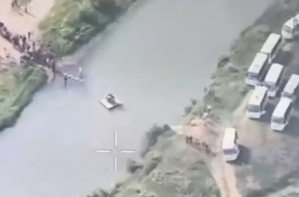 Los drones de la Fuerza Pública identificaron el cruce ilegal de personas que eran esperadas por buses. Foto: tomada de video