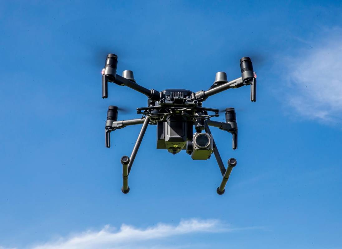 La alcaldía de Envigado decidió alquilar los drones con una empresa experta en este tipo de tecnologías para hacer la prueba poloto que está en curso. Foto Juan Antonio Sánchez Ocampo