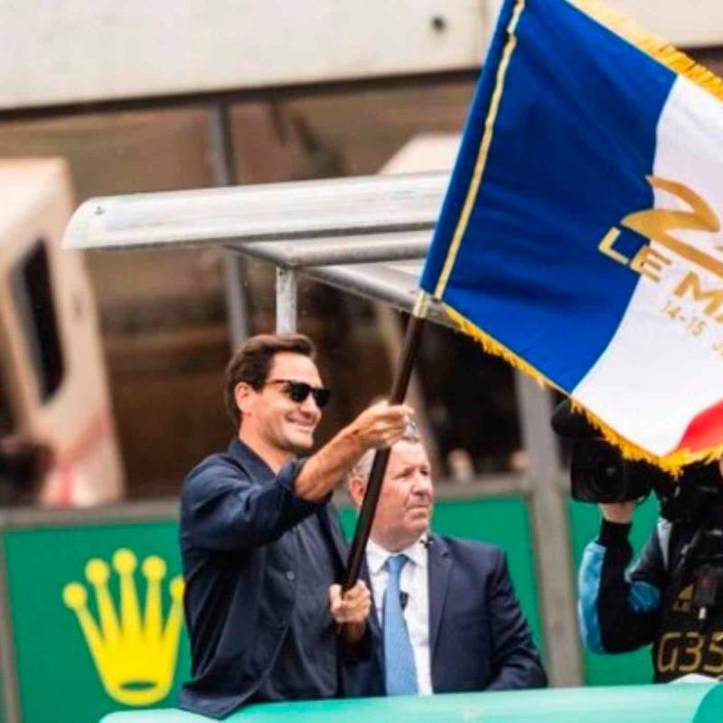 El exnúmero uno del Mundo del tenis, Roger Federer invitado de lujo para dar la salida en las 24 horas de Le Mans. FOTO TOMADA X 