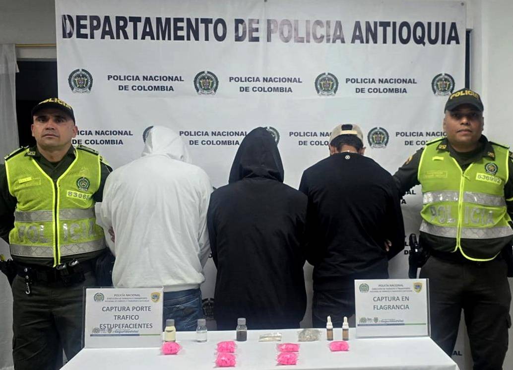 Capturados por tráfico de sustancias en Antioquia. FOTO: CORTESÍA POLICÍA