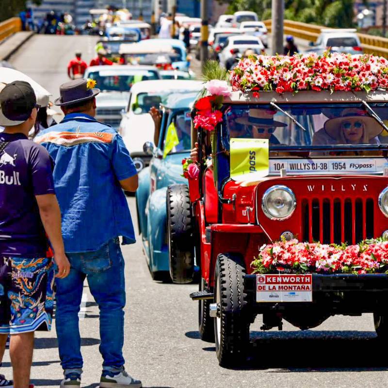 Se calcula que más de un millón de personas vieron el desfile en las calles. FOTO: Manuel Saldarriaga.