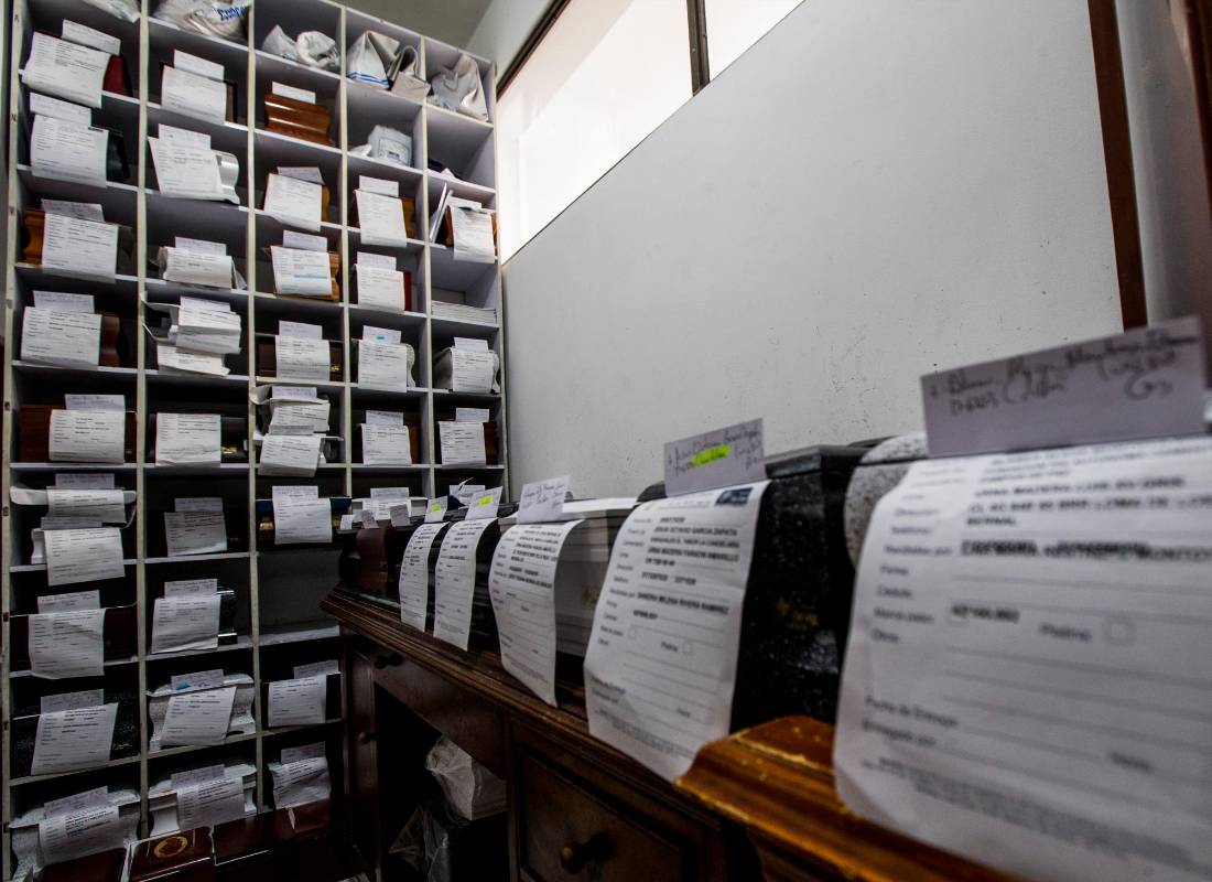 Un reporte de la Secretaria de salud de Antioquia dice que en los primeros 23 días del mes abril fallecieron en el departamento más personas por covid 19 que el número de homicidios en todo el año del 2020. Foto Julio César Herrera