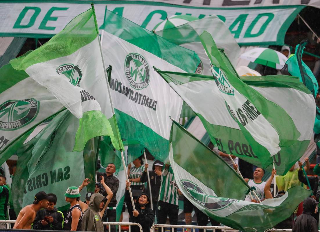 Felices se encontraba la hinchada de Nacional, tras el triunfo verdolaga sobre el Bucaramanga. Foto: MANUEL SALDARRIAGA QUINTERO.