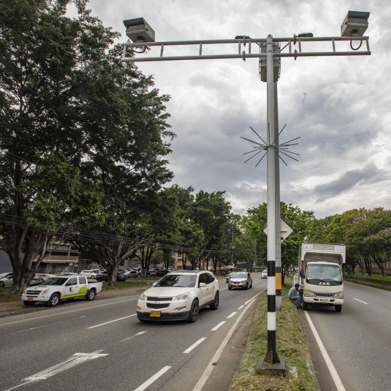 Esta cámara de fotodetección en el municipio de Itagüí es una de las que más infracciones por Pico y Placa registraFoto: Esneyder Gutiérrez Cardona