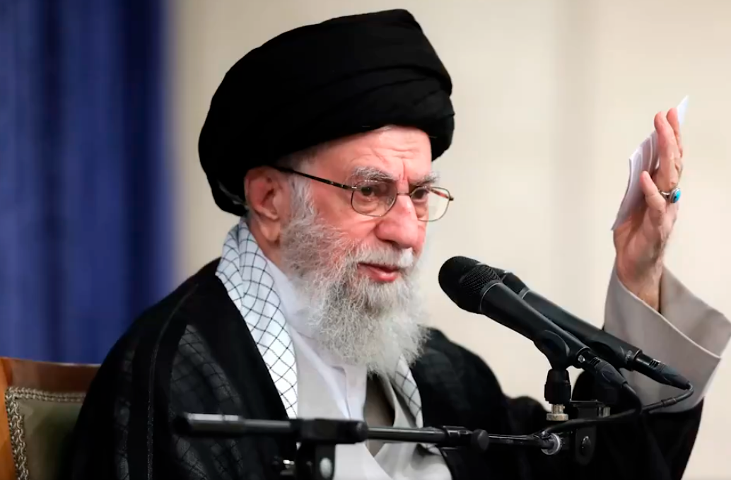 La televisión estatal de Irán confirma la muerte del líder supremo Alí Jamenei. FOTO TOMADA DE X