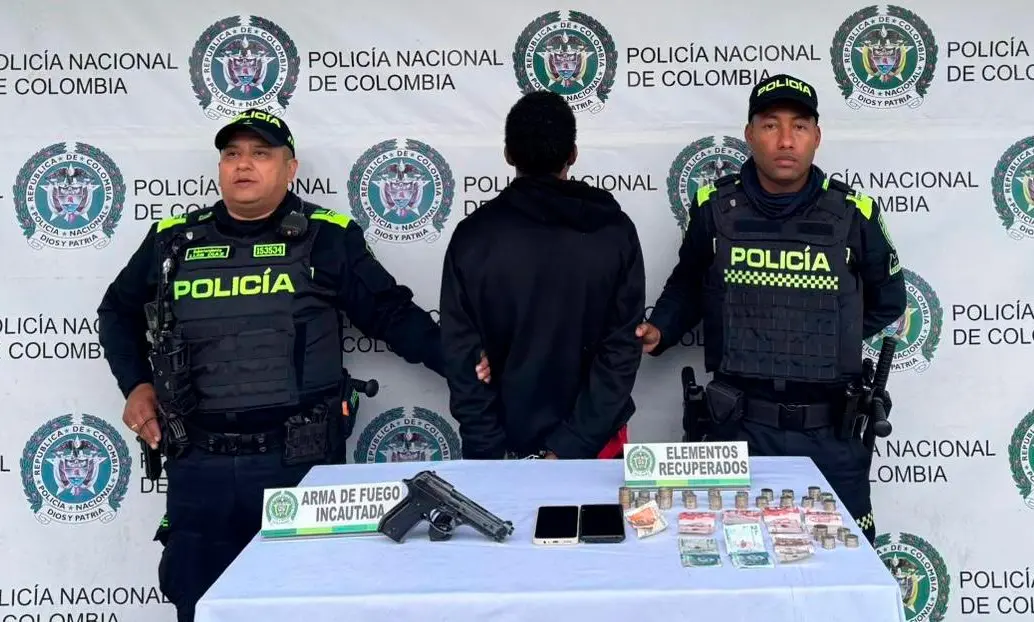 Este es uno de los capturados en el plan candado que realizaron las autoridades en El Poblado. FOTO: Cortesía Secretaría de Seguridad de Medellín