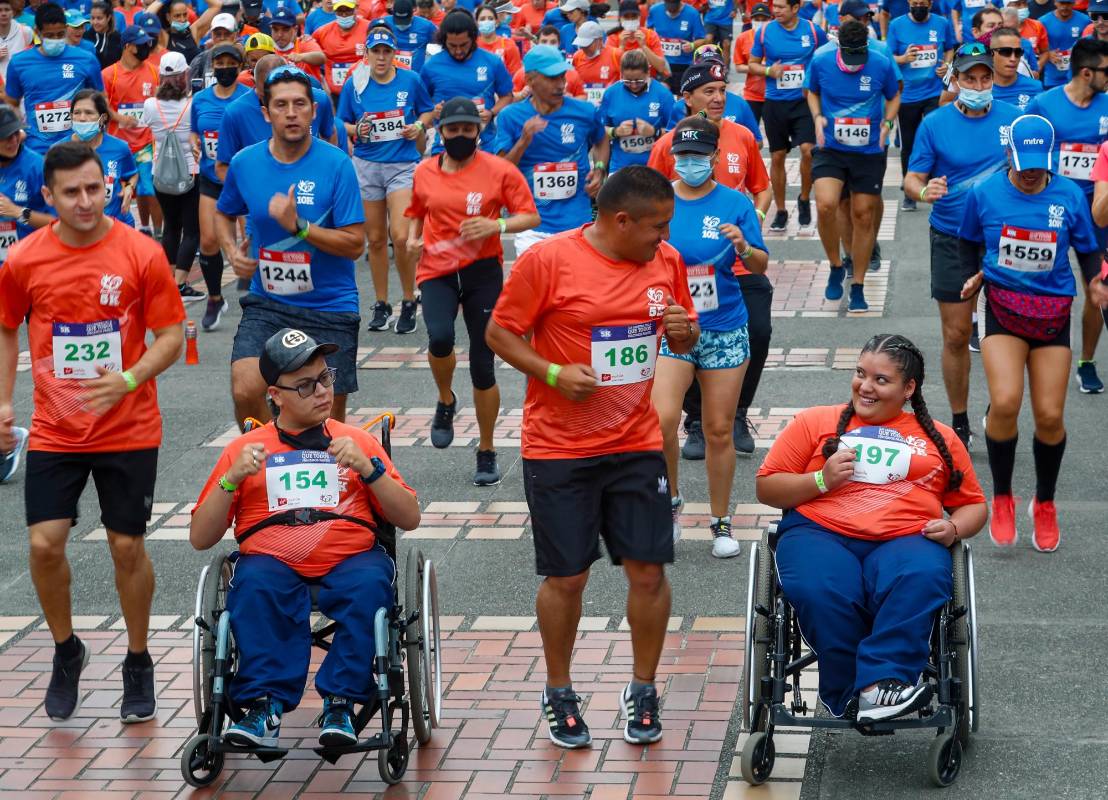 Después del calentamiento de rigor, partieron a las 8:00 a.m, de este domingo para disfrutar de una fiesta deportiva. Foto: Manuel Saldarriaga Quintero.