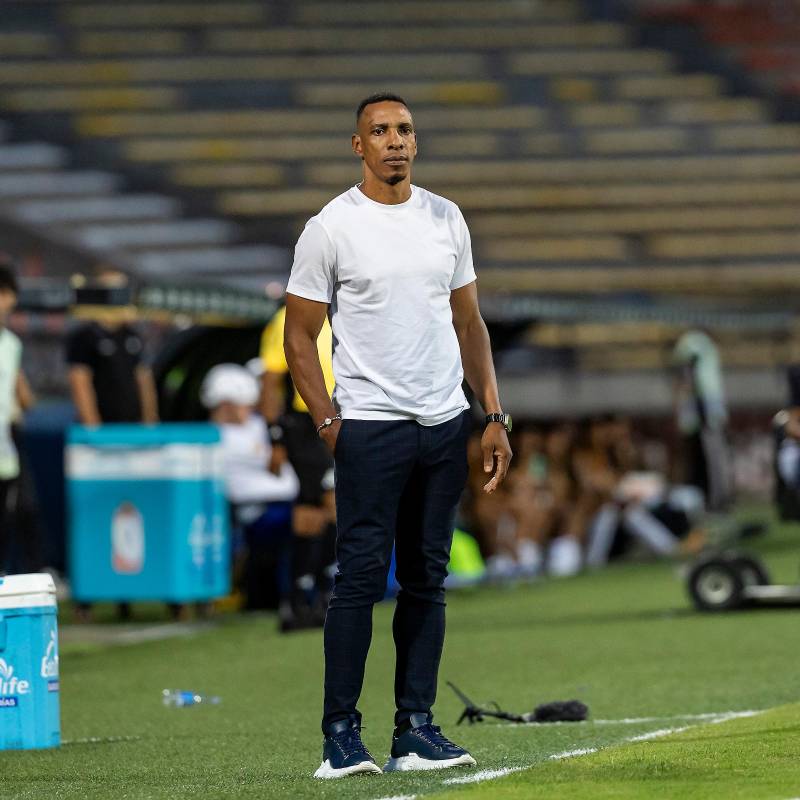 El entrenador Amaranto Perea suma cinco partidos al frente del Medellín. En ellos cosechó tres victorias, un empate y una derrota. Foto: Camilo Suárez