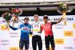 El colombiano Egan Bernal en el podio de la Vuelta a Cataluña junto a Mikel Landa y el campeón Tadej Pogacar. FOTO TOMADA @INEOSGrenadiers