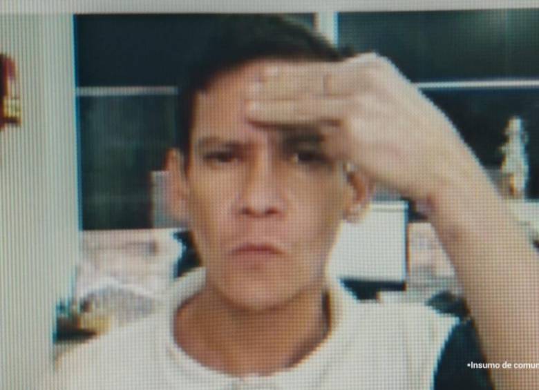David Arango Villada golpeó a su madre en el rostro y la lanzó al suelo, para luego herirla en repetidas ocasiones con un arma cortopunzante en el pecho, la espalda y el tórax. FOTO: Fiscalía General de la Nación