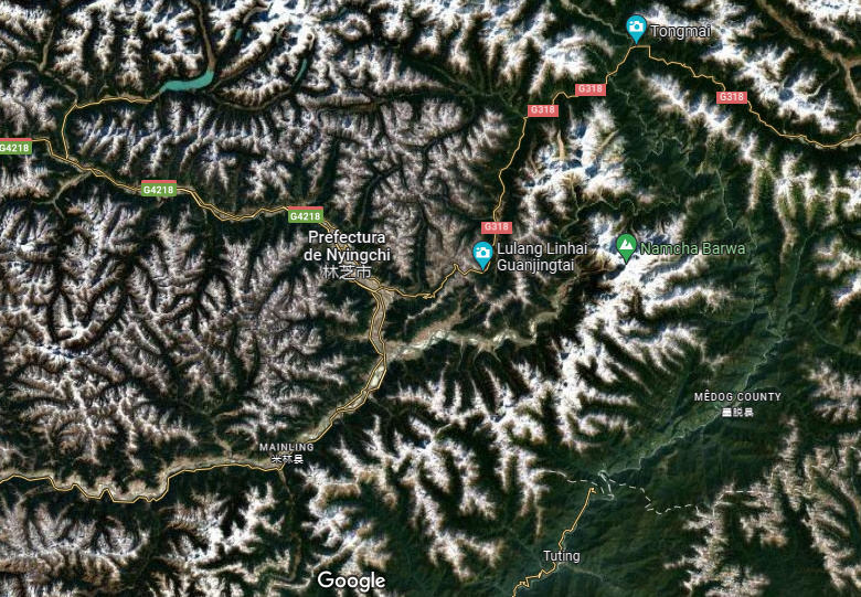 La avalancha ocurrió a la salida del túnel de la ciudad de Nyingchi, en el suroeste del Tíbet, con el distrito Medog - Foto: Google Maps
