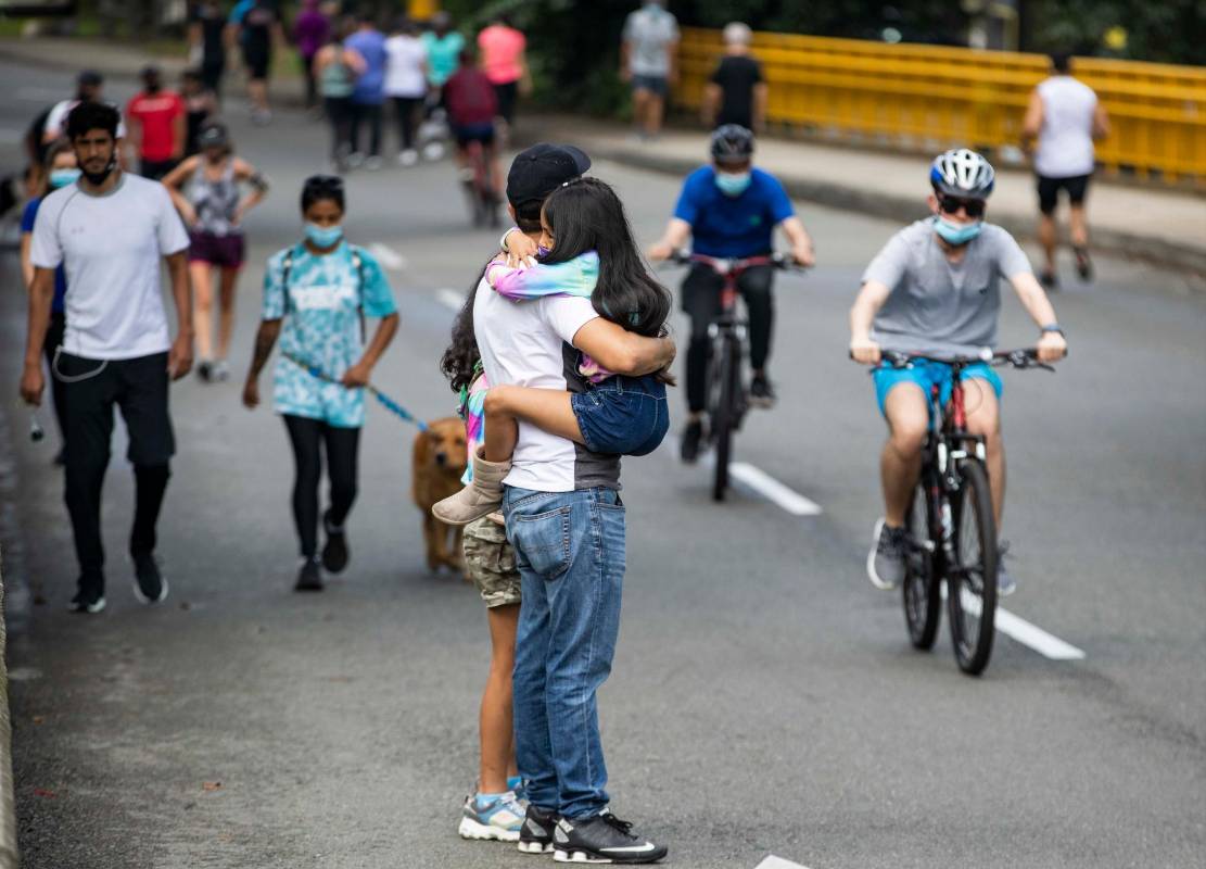 Si se llevas mascotas ala ciclovia, hacerlo con correa y circular con ella a pie. Foto: Manuel Saldarriaga Quintero