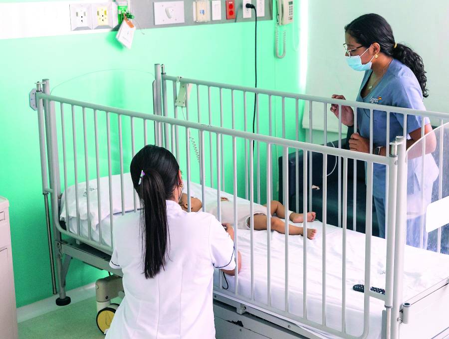 El Hospital Infantil Santa Ana queda en el barrio Manila, de El Poblado. Atiende anualmente a 12.000 niños y fue por mucho tiempo referente regional en manejo de desnutrición crónica infantil. FOTO Camilo Suárez.