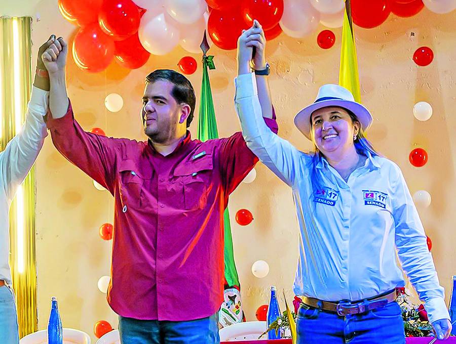 Arriba, Julián Bedoya y María Eugenia Lopera. A la derecha, Carlos Andrés Trujillo y abajo Daniel Restrepo, su heredero político para el Senado. FOTOS CORTESÍA