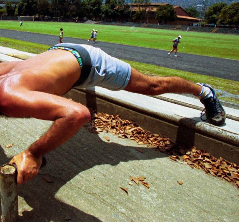 Con base en datos del Cooper Institute, la revista Verywell Health estableció valores de referencia por grupo de edad y sexo para esos tres ejercicios. FOTO Donaldo Zuluaga Velilla