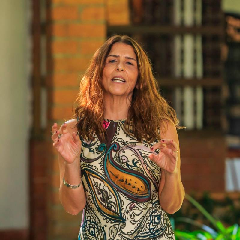 La escritora Magdalena Reyes Puig es licenciada en Filosofía. Coordina grupos de estudio y reflexión en torno a diversos autores y temas vinculados a la Filosofía y la Psicología. FOTO camilo suárez