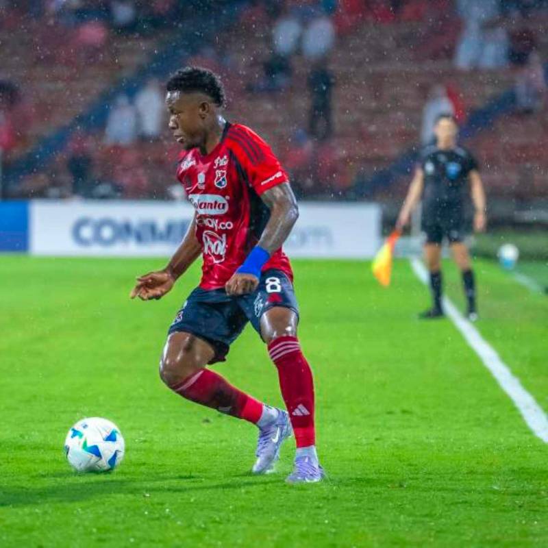 El volante Alexis Serna abrió el marcador en el partido que el DIM ganó 2-0 ante Junior, en el Atanasio Girardot. FOTO JUAN ANTONIO SÁNCHEZ
