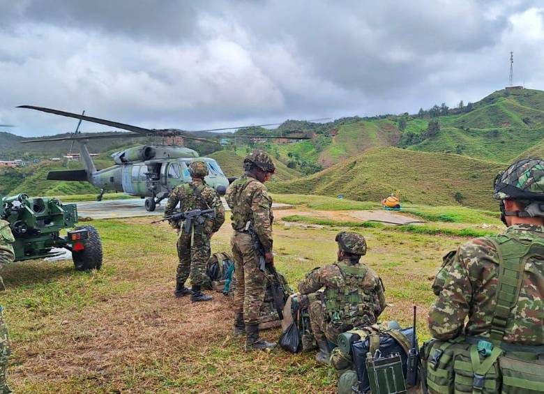 Los soldados desplegados en Anorí cuentan con apoyo de artillería y aviación del Ejército. FOTO: Cortesía Ejército