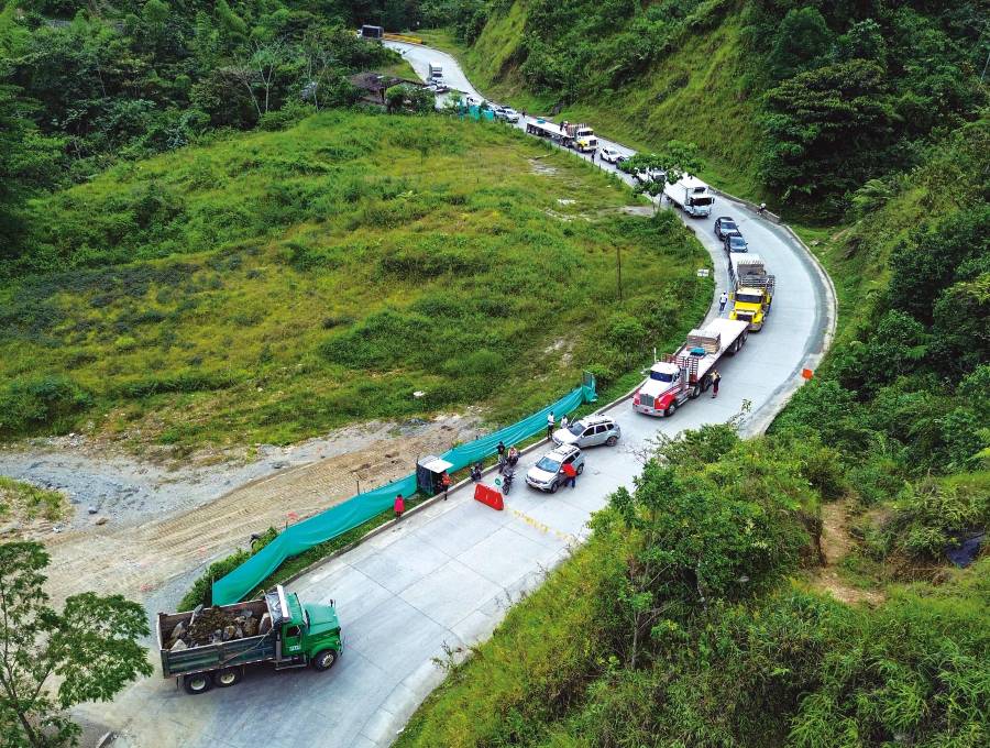 Invías continúa con las intervenciones en la vía Medellín-Quibdó, cuyo avance ronda el 62%. <span class="mln_uppercase_mln">FOTOS</span> <b><span class="mln_uppercase_mln">MANUEL SALDARRIAGA</span></b>