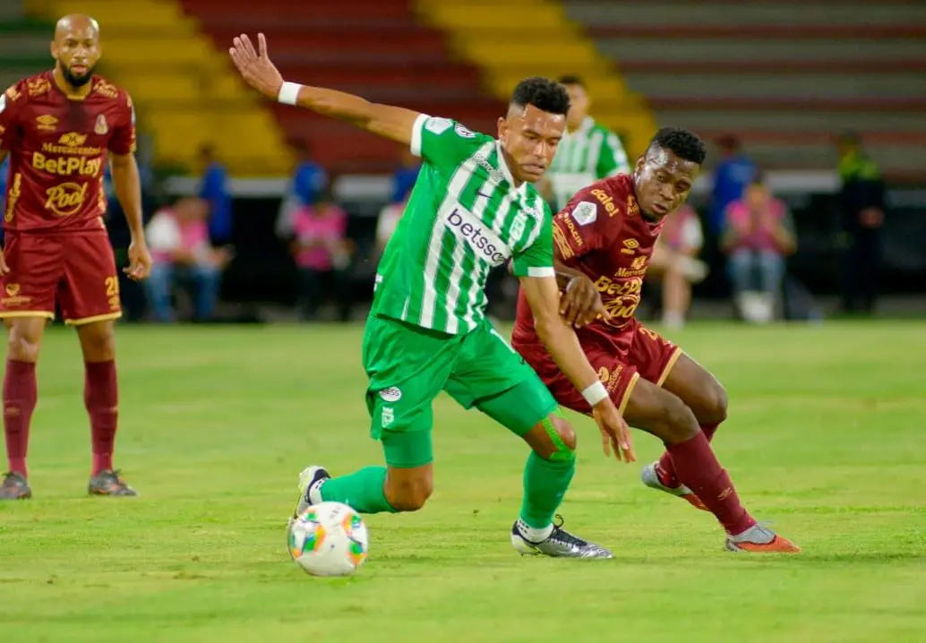 En la imagen aparece William Tesillo durante el duelo de ida frente al Tolima en Ibagué. FOTO COLPRENSA