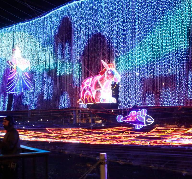 En Medellín, EPM también avanza en el montaje del alumbrado navideño 2025. FOTO cortesía EPM 
