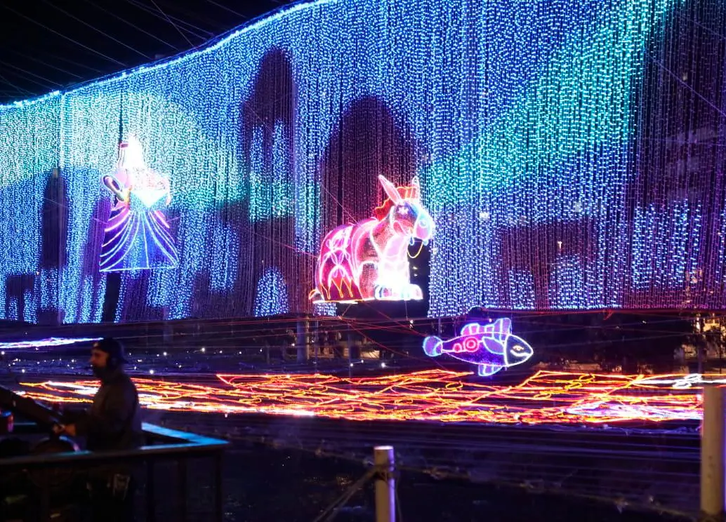 En Medellín, EPM también avanza en el montaje del alumbrado navideño 2025. FOTO cortesía EPM 